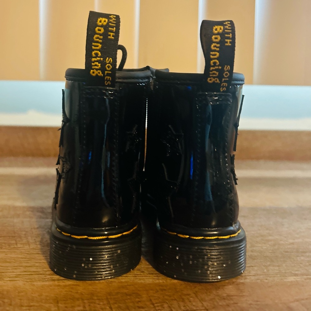 Dr.Martens Toddler 1460 Glitter Star Patent Lace Up Black Boots, Size 7. - Picture 13 of 16